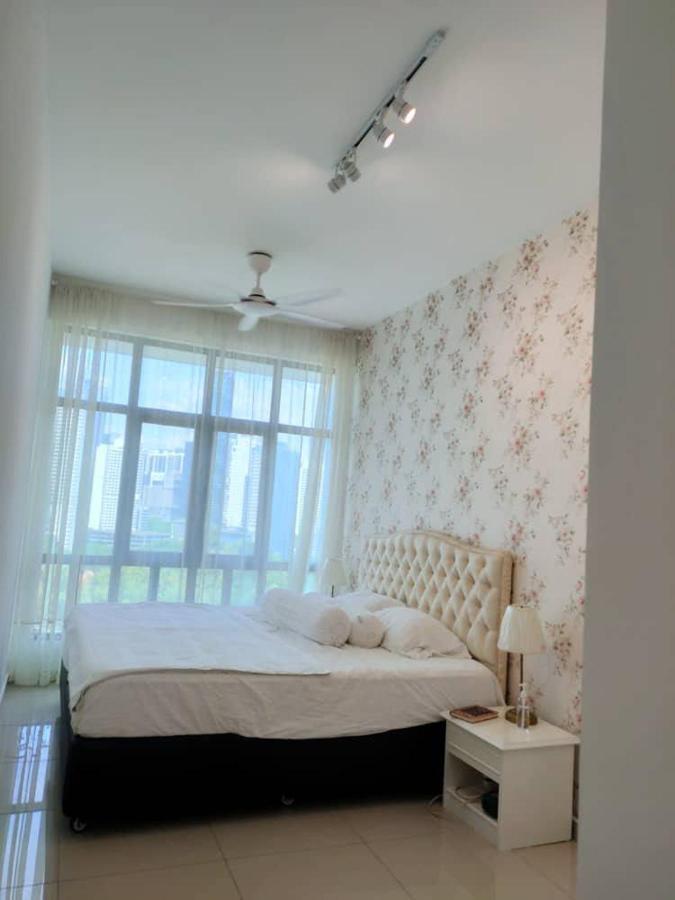 Klcc Legasi Direct View With A Superking Bed At A 3-Bedroom Premium Unit クアラルンプール エクステリア 写真